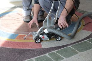 betongravírozás színezéssel